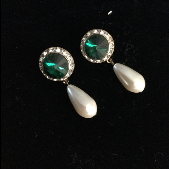 Beautiful Gold Pearl Drop  Earrings - Picture 3 of 4